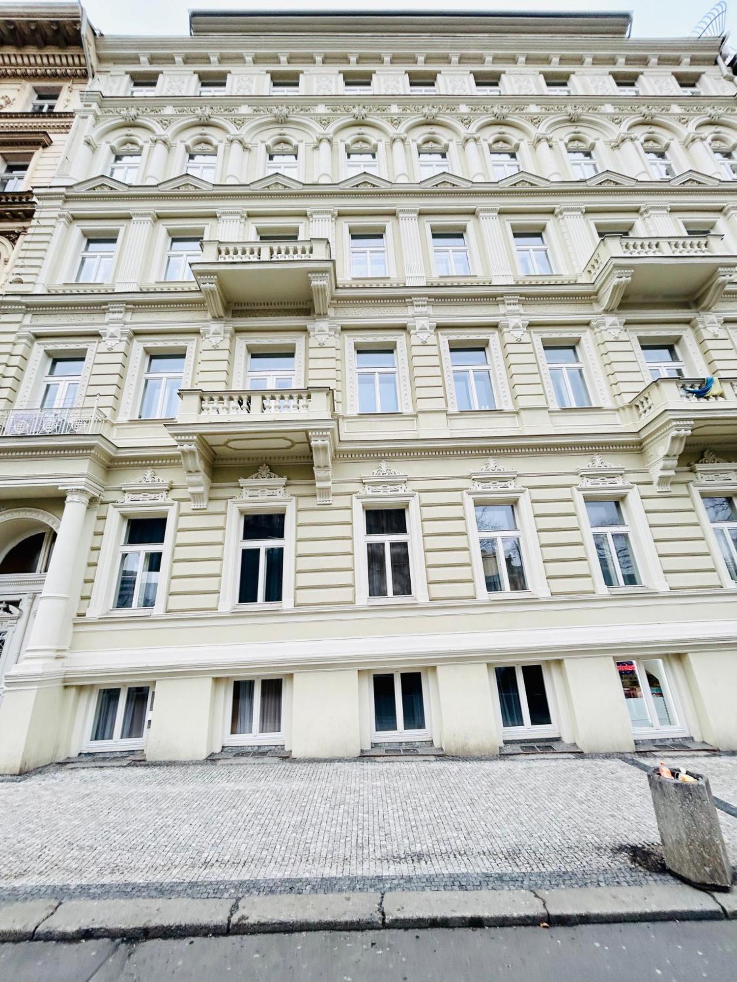 New Design & Style Apartments 50M From Wenceslas Square Prag Exteriör bild