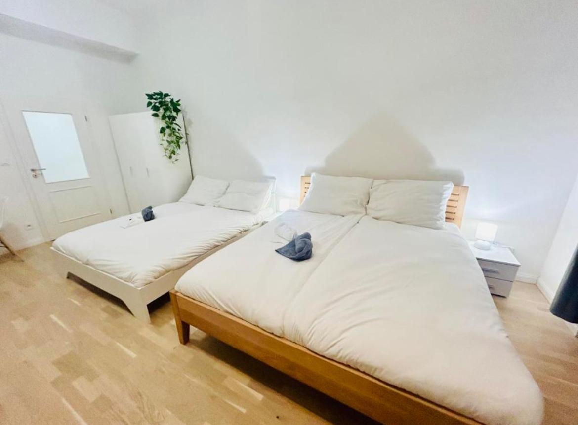 New Design & Style Apartments 50M From Wenceslas Square Prag Exteriör bild